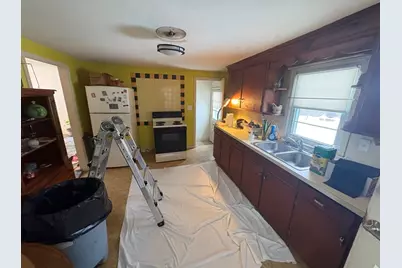 47 Arbutus St, Springfield, MA 01109 - Photo 4