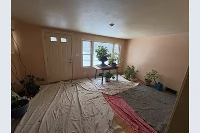 47 Arbutus St, Springfield, MA 01109 - Photo 2