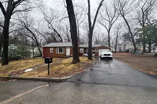 47 Arbutus St, Springfield, MA 01109 - Photo 1