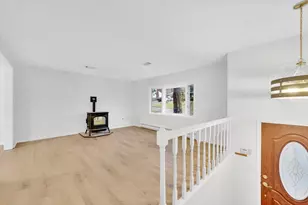 25 Fox Hill Rd, Ludlow, MA 01056 - Photo 4