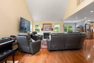 25 Magnolia Ln, Marlborough, MA 01752 - Photo 6