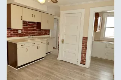 26 Whitin Ave, Chicopee, MA 01013 - Photo 4