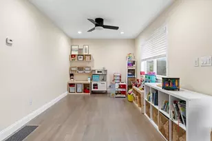 25 Clearwater Rd, Brookline, MA 02467 - Photo 14