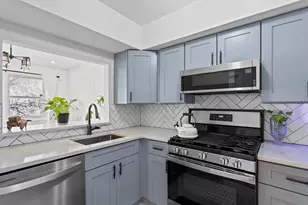 5257 Washington St, Boston, MA 02132 - Photo 6