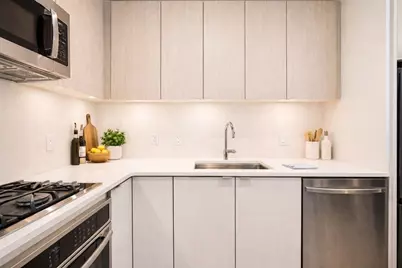 80 Fenwood Rd #706, Boston, MA 02115 - Photo 2