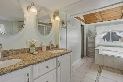 22 Milford St, Medway, MA 02053 - Photo 14