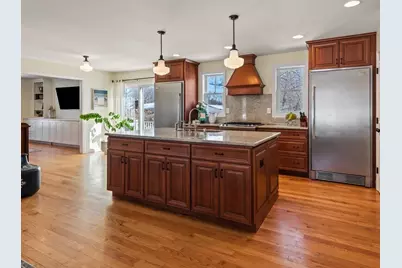 81 Longmeadow Dr, Lowell, MA 01852 - Photo 10