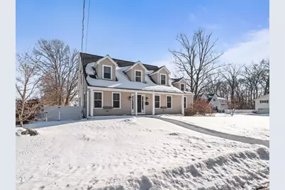 81 Longmeadow Dr, Lowell, MA 01852 - Photo 2