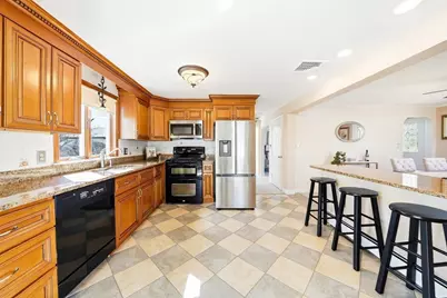 22 Longwood Ave, Woburn, MA 01801 - Photo 16