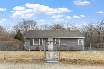 6 Bartlett St, Oxford, MA 01540 - Photo 2