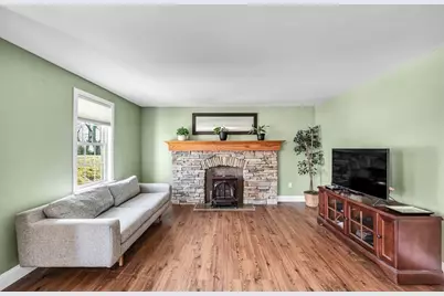 48 Fairview St A/K/A 15 Shaw St, East Longmeadow, MA 01028 - Photo 4