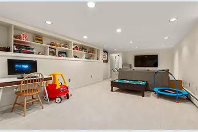 2 Cavanagh Rd, Wellesley, MA 02481 - Photo 22