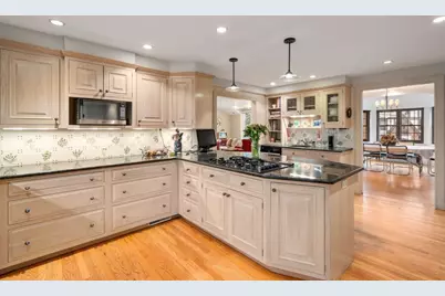 17 Lancaster Rd, Newton, MA 02458 - Photo 6