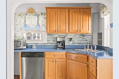 18 Belmont Pl, Brockton, MA 02301 - Photo 10