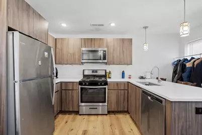 211 W 9th St, Boston, MA 02127 - Photo 10