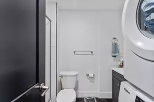 211 W 9th St, Boston, MA 02127 - Photo 22