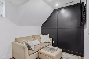 211 W 9th St, Boston, MA 02127 - Photo 14