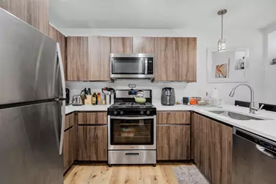 211 W 9th St, Boston, MA 02127 - Photo 8