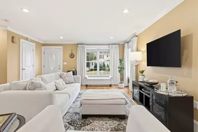 9 Cottage St #9, Woburn, MA 01801 - Photo 8