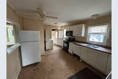 55 Fuller St, Chicopee, MA 01020 - Photo 4