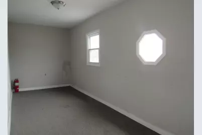 19 Chapman St #2nd Floor, Dracut, MA 01826 - Photo 8