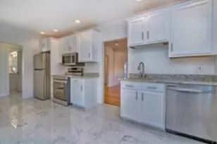 12 Armory St, Wakefield, MA 01880 - Photo 4