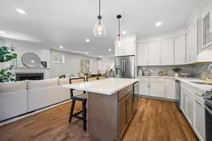 35 Thomas Mann Cir, Norfolk, MA 02056 - Photo 10