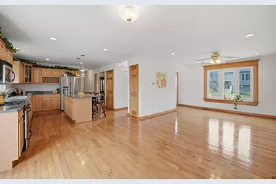 138 Vineland Ave, East Longmeadow, MA 01028 - Photo 4