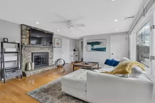 76 Hovey St, Watertown, MA 02472 - Photo 4