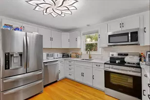 24 Herbert St, Longmeadow, MA 01106 - Photo 4