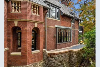 1125 West Roxbury Parkway, Brookline, MA 02467 - Photo 2