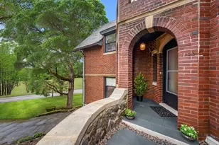 1125 W Roxbury Pkwy, Brookline, MA 02467 - Photo 4