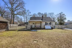 22 Annette Ave, Falmouth, MA 02536 - Photo 4