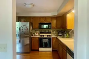 43 Willow Pond Dr, Rockland, MA 02370 - Photo 2