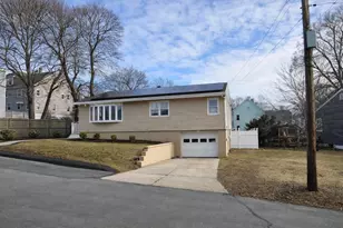 52 8th Ave, Haverhill, MA 01830 - Photo 2