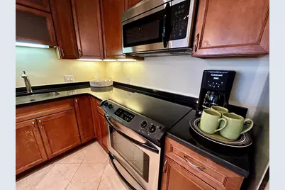 20 Whitman Rd #2-1, Waltham, MA 02453 - Photo 2