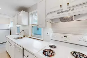 7 Smith St, Medford, MA 02155 - Photo 10