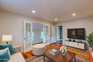 7 Smith St, Medford, MA 02155 - Photo 4