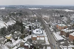 321 Hammond Pond Pkwy, Brookline, MA 02467 - Photo 38