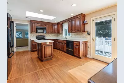 4 Athens St, Auburn, MA 01501 - Photo 8