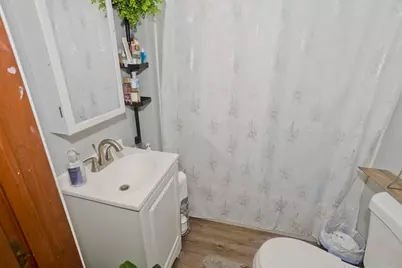 20 E School St, West Springfield, MA 01089 - Photo 34