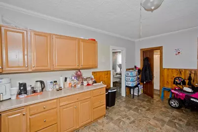 20 E School St, West Springfield, MA 01089 - Photo 22