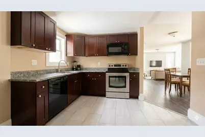 596 Beacon #2, Lowell, MA 01850 - Photo 4