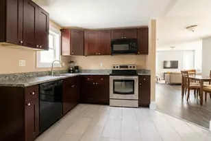 596 Beacon, Lowell, MA 01850 - Photo 4