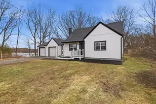 23 Sterling St, Chicopee, MA 01020 - Photo 20