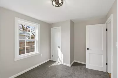 23 Sterling St, Chicopee, MA 01020 - Photo 14