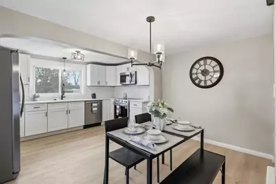 23 Sterling St, Chicopee, MA 01020 - Photo 4