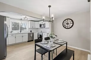 23 Sterling St, Chicopee, MA 01020 - Photo 4