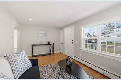 23 Sterling St, Chicopee, MA 01020 - Photo 8