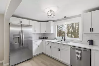 23 Sterling St, Chicopee, MA 01020 - Photo 2